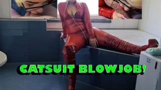 Schwanz lutschen im Catsuit mit MARIELLA SUN