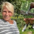 SweetSusiNRW - Wald Piss in der Mittagspause