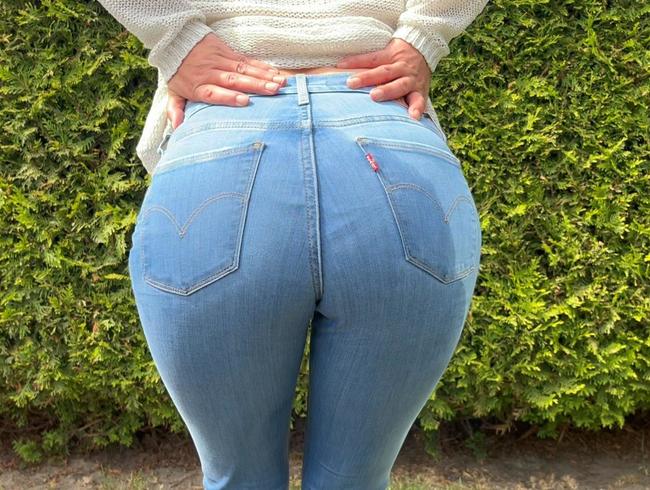 [Jeans-Affair] Im Garten in die Jeans gepisst