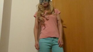 Secret-Mia-Toy zeigt zum 1. Mal ihre Pussy