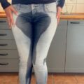 JeansAffair - In die helle Jeans pissen
