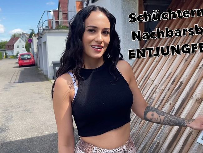 LolaCandy entjungfert den netten Nachbarsjungen