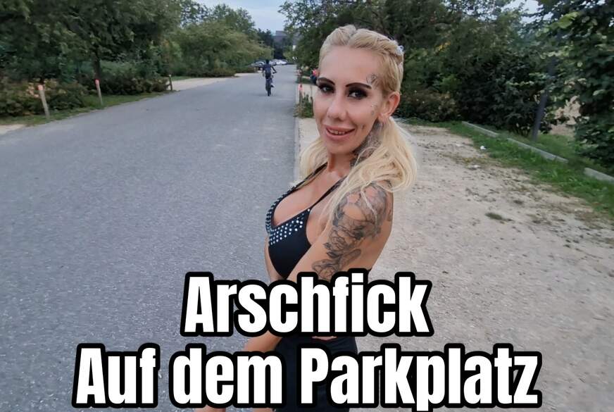 Milf will auf dem Parkplatz Analsex [Candy-Suck]