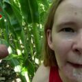 Teen Girl holt sich sein Sperma im Maisfeld von Bikergirl-97