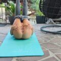 Celina Ballerina: Yoga auf der Terrasse in Leggings