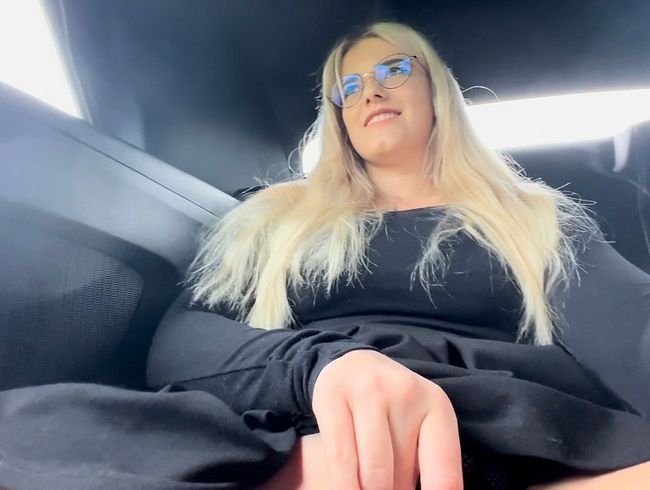 Anna Travels @ Fremder erwischt mich beim Pussy fingern im Auto