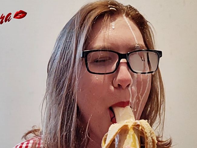 Sloppy Blowjob mit Banane von Lara-Liebling